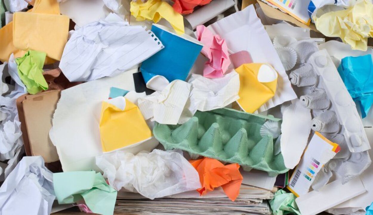 Si los restos de papel están impregnados de alimentos o sustancias orgánicas, existen restricciones