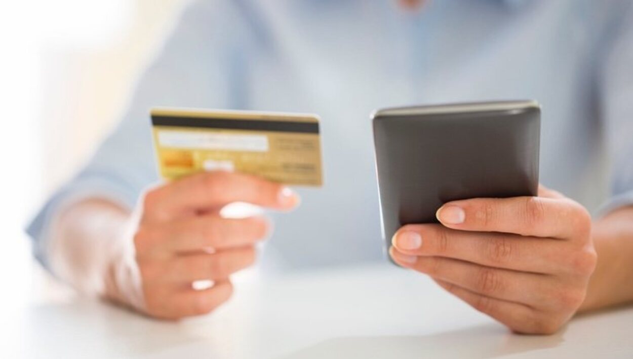 Una de las ventajas que ofrece el pago con el móvil es que el establecimiento no almacena datos de la tarjeta de crédito