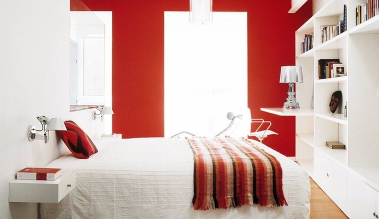 Es mejor no pasarse con la tonalidad del rojo en las paredes de nuestro dormitorio