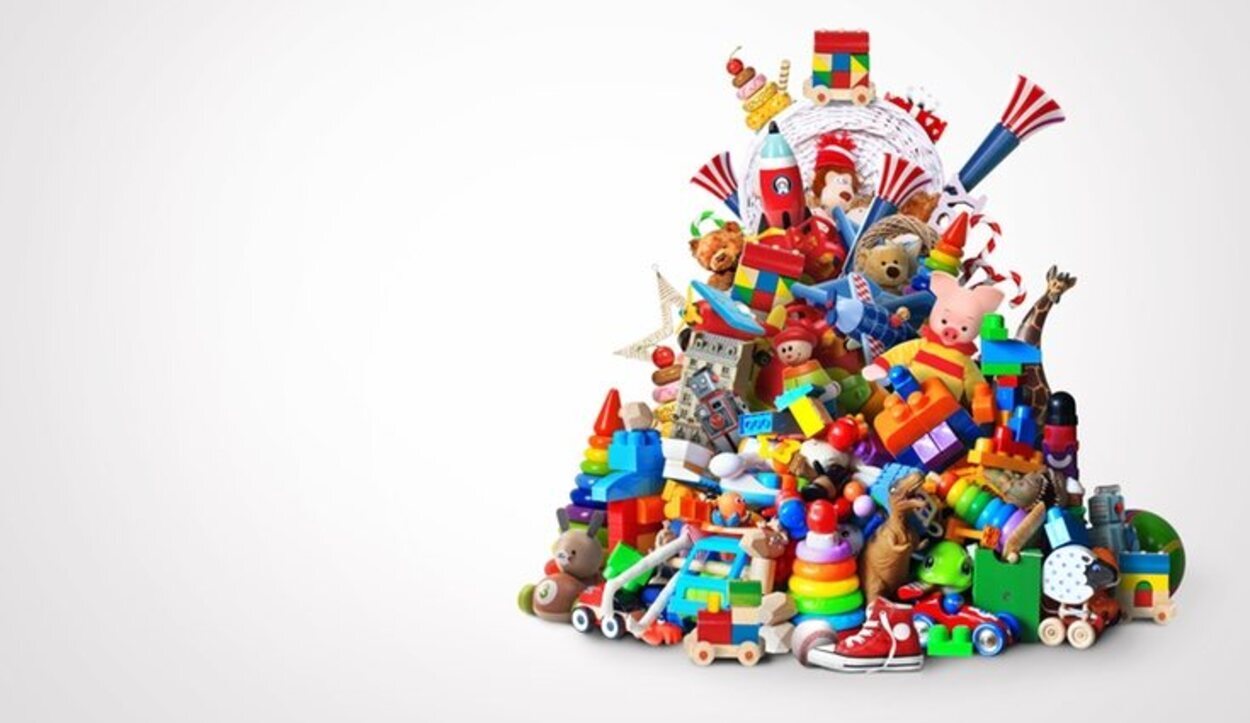 Con una botella de plástico podremos organizar el montón de juguetes de los niños