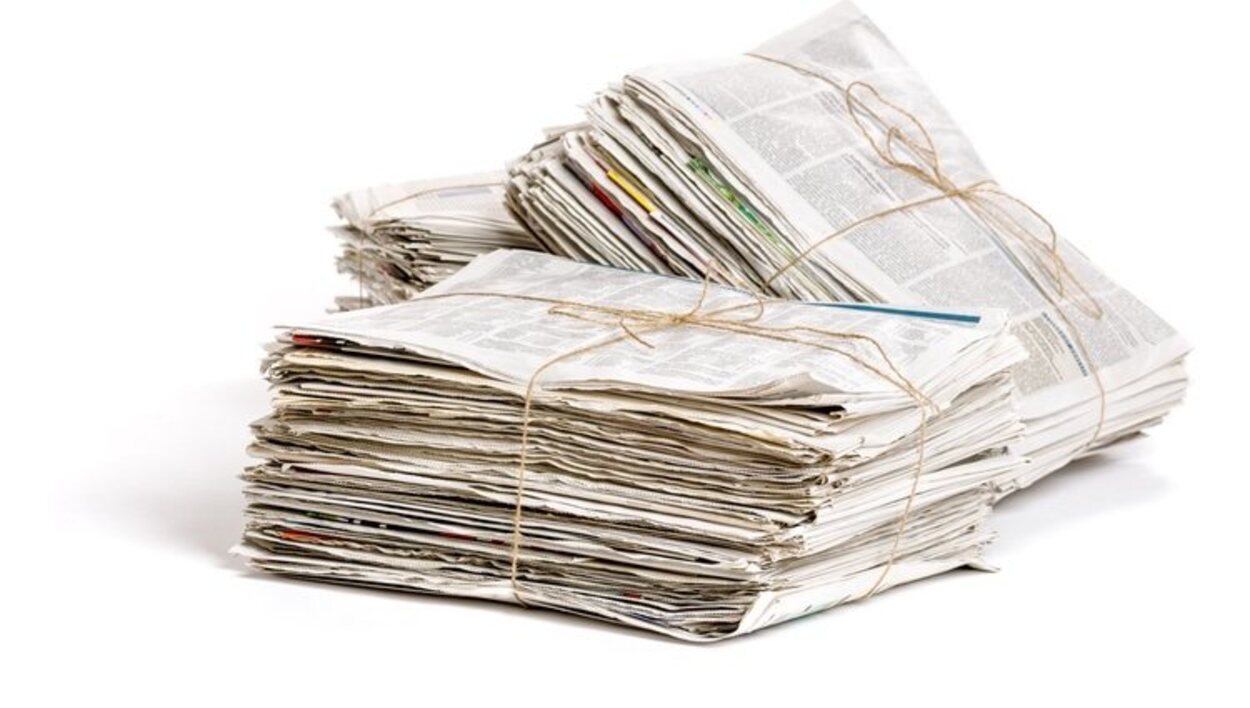 Debes saber que puedes reutilizar las montañas de periódicos de casa