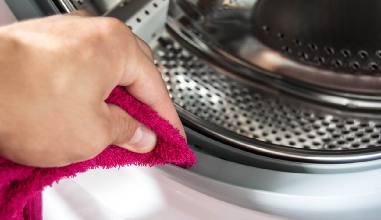 Es aconsejable limpiar la goma después de cada lavado