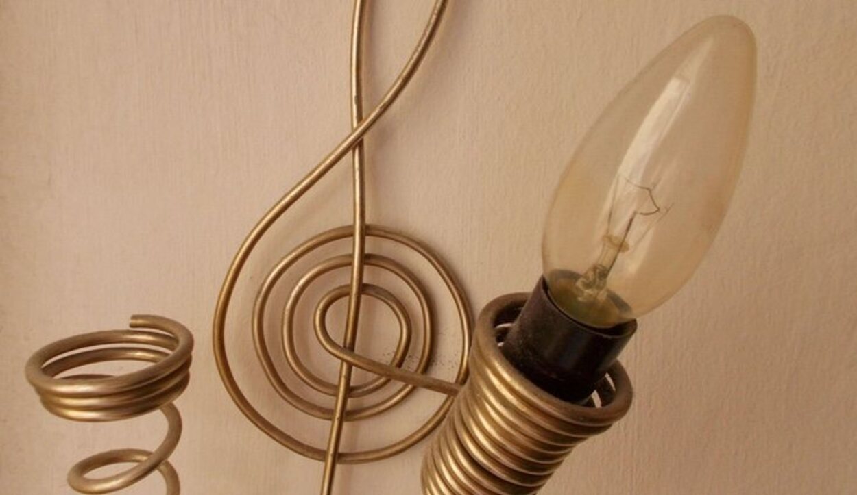 Una de las muchas ideas que se nos pueden ocurrir para decorar las lámparas