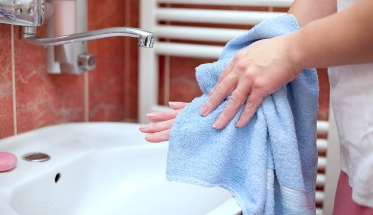Las toallas que usamos a diario acumulan muchos gérmenes en el cuerpo