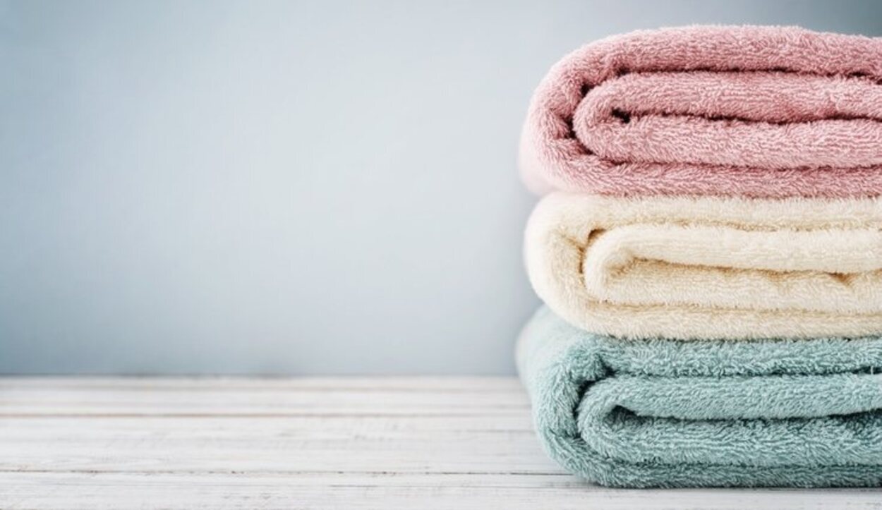 Cuando se produce el secado de una toalla quedan depositados microbios en la tela