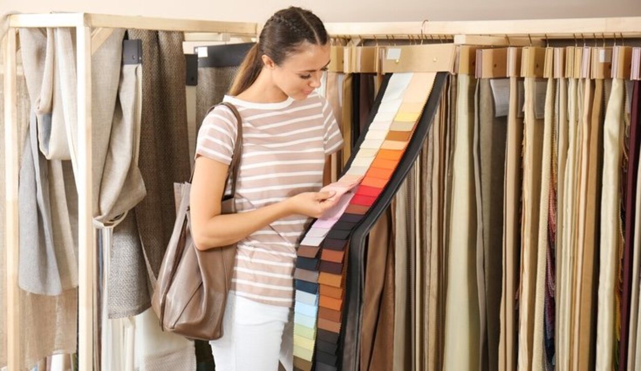 Las telas de tus cortinas deben ser ligeras como por ejemplo de algodón fino