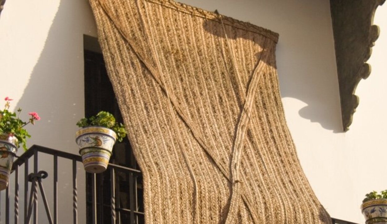 También podremos hacer cortinas de esparto que quedarán ideal en nuestras casas