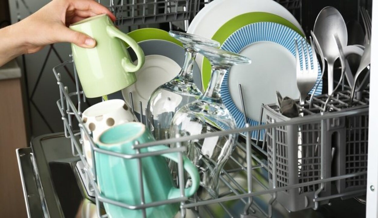 Cada utensilio tiene su hueco en el lavavajillas, por lo que no hay que amontonarlos