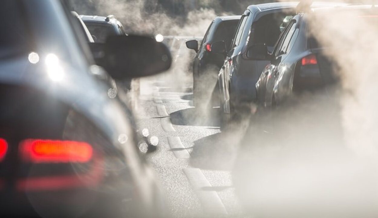 Los coches son la principal fuente de contaminación aunque, eso sí, no la única.