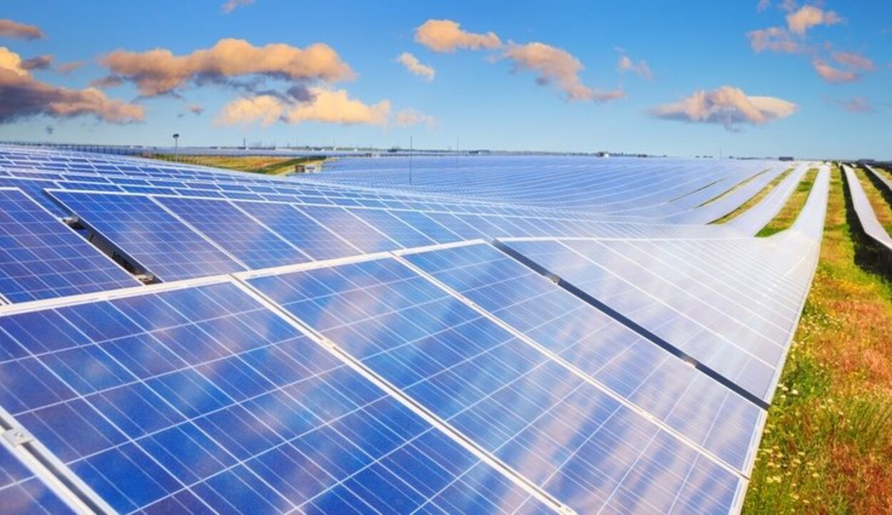 Los paneles solares absorben el calor del sol