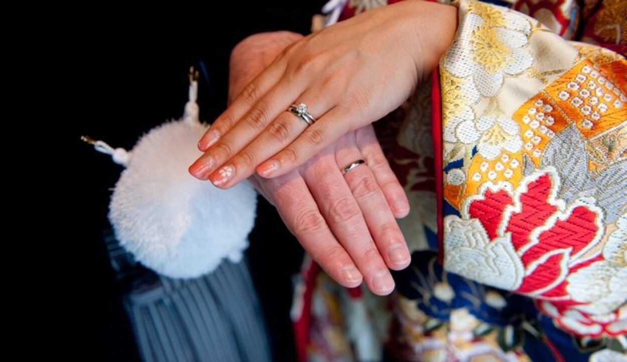  La leyenda del hilo rojo de Japón puede servir como inspiración para regalar a los invitados un pedacito de la boda
